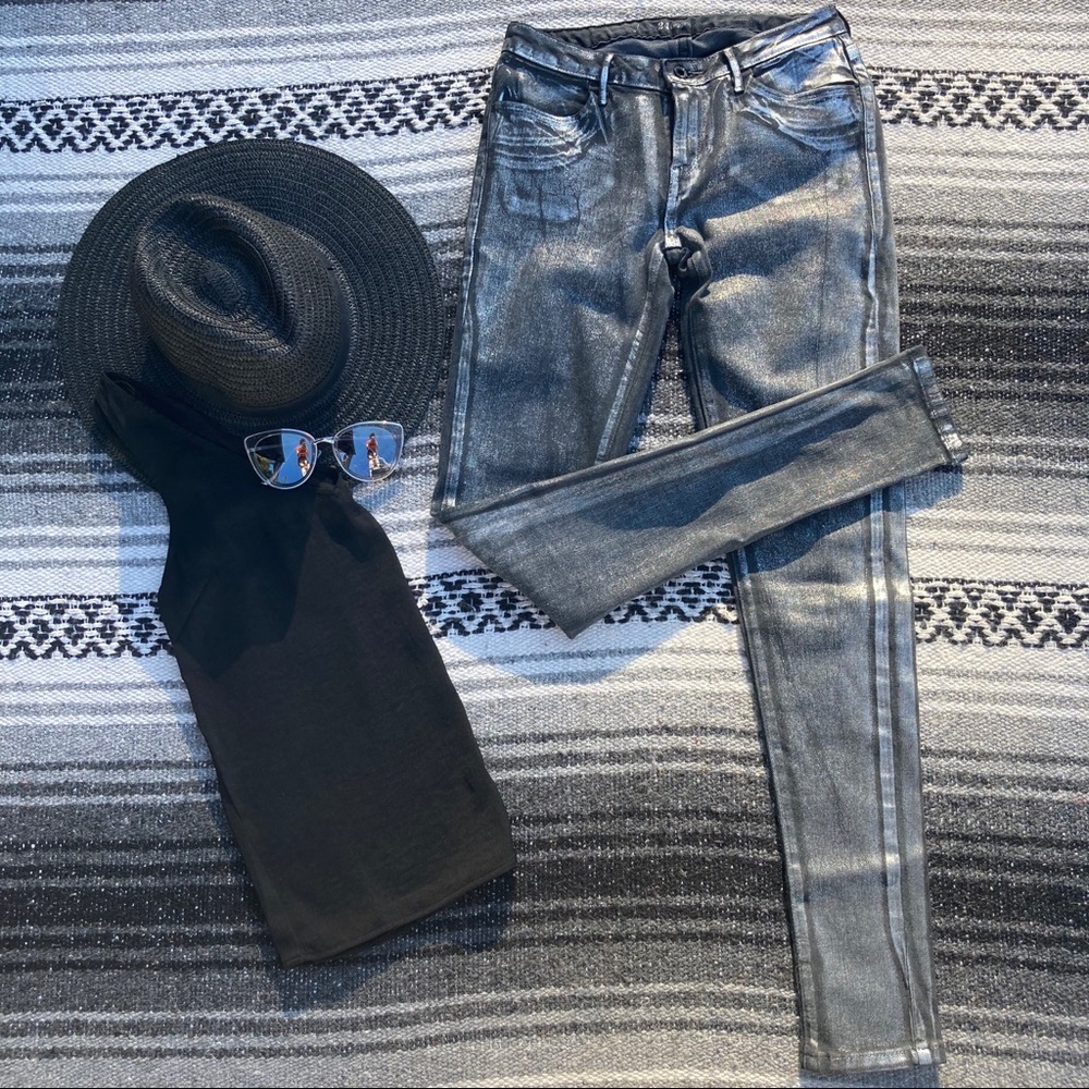 Silver Skinny Levi’s